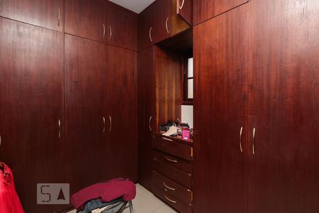 Casa à venda com 560m², 6 quartos e 6 vagas Casa à venda com 560m², 6 quartos e 6 vagasCloset da Suíte 4