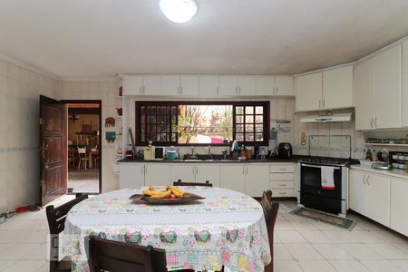 Casa à venda com 560m², 6 quartos e 6 vagas Casa à venda com 560m², 6 quartos e 6 vagasCozinha