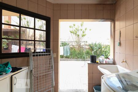 Casa à venda com 560m², 6 quartos e 6 vagas Casa à venda com 560m², 6 quartos e 6 vagasÁrea de Serviço