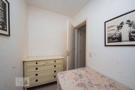 Apartamento à venda com 134m², 3 quartos e 2 vagas Apartamento à venda com 134m², 3 quartos e 2 vagasQuarto de Serviço