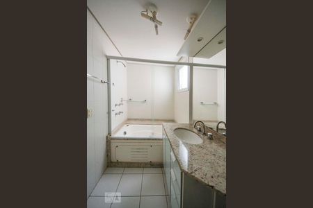 Apartamento à venda com 134m², 3 quartos e 2 vagas Apartamento à venda com 134m², 3 quartos e 2 vagasBanheiro da Suíte 3