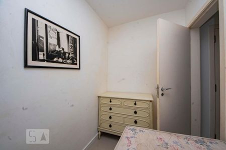 Apartamento à venda com 134m², 3 quartos e 2 vagas Apartamento à venda com 134m², 3 quartos e 2 vagasQuarto de Serviço