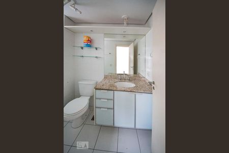 Apartamento à venda com 134m², 3 quartos e 2 vagas Apartamento à venda com 134m², 3 quartos e 2 vagasBanheiro da Suíte 2