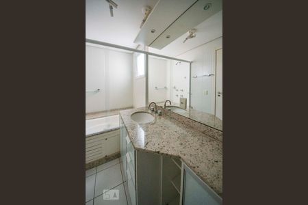 Apartamento à venda com 134m², 3 quartos e 2 vagas Apartamento à venda com 134m², 3 quartos e 2 vagasBanheiro da Suíte 3