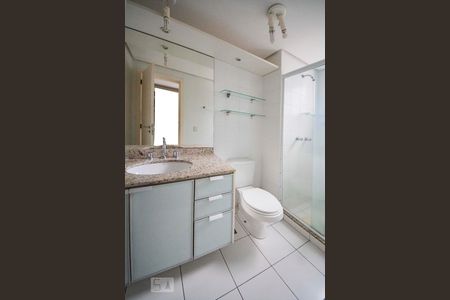 Apartamento à venda com 134m², 3 quartos e 2 vagas Apartamento à venda com 134m², 3 quartos e 2 vagasBanheiro da Suíte 1