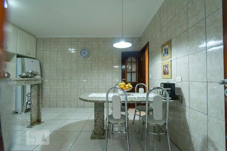 Casa à venda com 236m², 2 quartos e 2 vagasCOZINHA