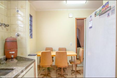 Casa à venda com 152m², 3 quartos e 2 vagas Casa à venda com 152m², 3 quartos e 2 vagasCozinha