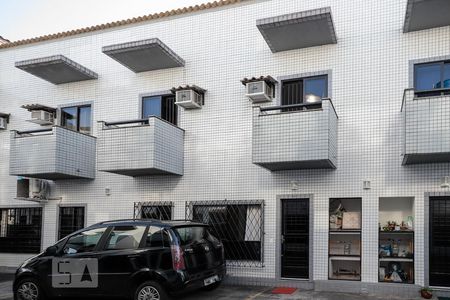 Apartamento à venda com 127m², 2 quartos e 1 vaga Apartamento à venda com 127m², 2 quartos e 1 vagaFachada