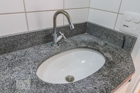 Apartamento à venda com 70m², 3 quartos e 2 vagas Apartamento à venda com 70m², 3 quartos e 2 vagasDetalhe do Banheiro Social
