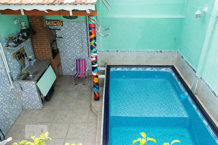 Casa à venda com 200m², 4 quartos e 1 vaga Casa à venda com 200m², 4 quartos e 1 vagaQUINTAL FUNDOS