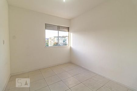 Quarto 1 de apartamento para alugar com 2 quartos, 50m² em Pechincha, Rio de Janeiro