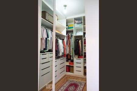 Casa à venda com 149m², 3 quartos e 2 vagas Casa à venda com 149m², 3 quartos e 2 vagasCloset suíte 1