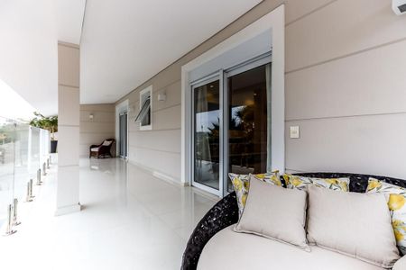 Casa à venda com 600m², 4 quartos e 4 vagas Casa à venda com 600m², 4 quartos e 4 vagasSacada Quartos