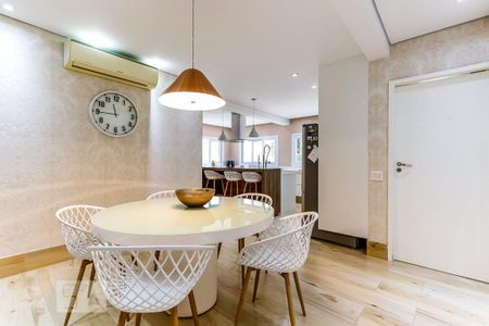 Casa à venda com 600m², 4 quartos e 4 vagas Casa à venda com 600m², 4 quartos e 4 vagasCopa