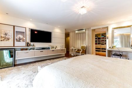 Casa à venda com 600m², 4 quartos e 4 vagas Casa à venda com 600m², 4 quartos e 4 vagasSuíte 1