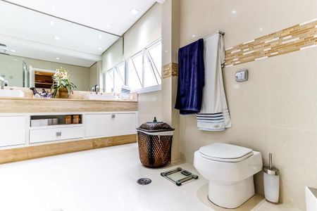 Casa à venda com 600m², 4 quartos e 4 vagas Casa à venda com 600m², 4 quartos e 4 vagasBanheiro da Suíte 1