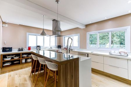 Casa à venda com 600m², 4 quartos e 4 vagas Casa à venda com 600m², 4 quartos e 4 vagasCozinha