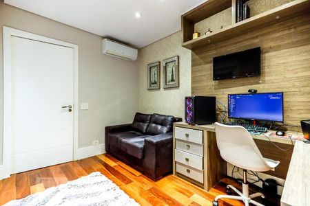 Casa à venda com 600m², 4 quartos e 4 vagas Casa à venda com 600m², 4 quartos e 4 vagasEscritório