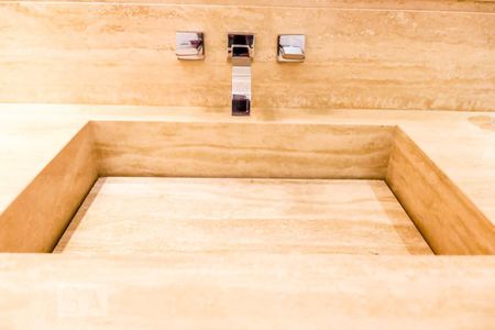 Casa à venda com 600m², 4 quartos e 4 vagas Casa à venda com 600m², 4 quartos e 4 vagasLavabo