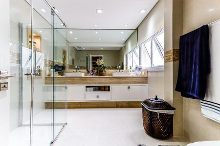 Casa à venda com 600m², 4 quartos e 4 vagas Casa à venda com 600m², 4 quartos e 4 vagasBanheiro da Suíte 1