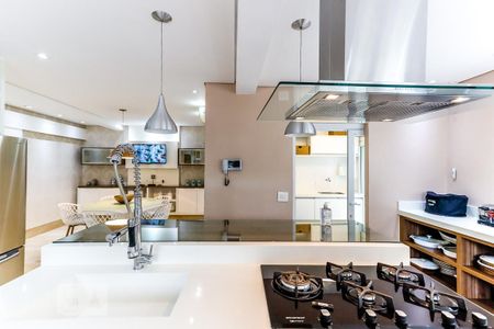 Casa à venda com 600m², 4 quartos e 4 vagas Casa à venda com 600m², 4 quartos e 4 vagasCozinha