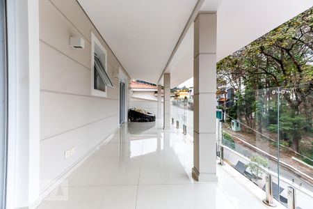 Casa à venda com 600m², 4 quartos e 4 vagas Casa à venda com 600m², 4 quartos e 4 vagasSacada Quartos