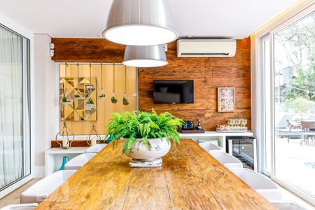 Casa à venda com 600m², 4 quartos e 4 vagas Casa à venda com 600m², 4 quartos e 4 vagasEspaço Gourmet