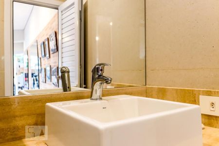 Casa à venda com 600m², 4 quartos e 4 vagas Casa à venda com 600m², 4 quartos e 4 vagasBanheiro da Academia