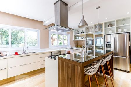 Casa à venda com 600m², 4 quartos e 4 vagas Casa à venda com 600m², 4 quartos e 4 vagasCozinha