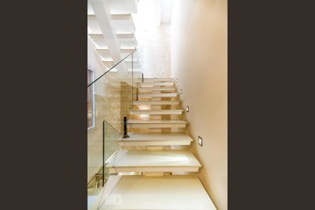 Casa à venda com 600m², 4 quartos e 4 vagas Casa à venda com 600m², 4 quartos e 4 vagasEscadas Academia