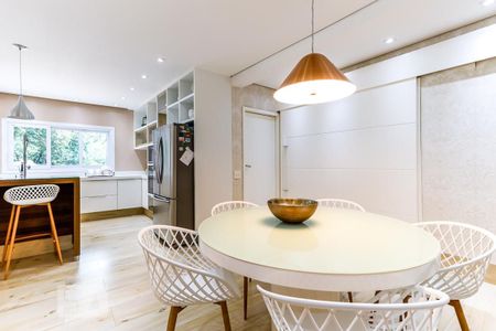 Casa à venda com 600m², 4 quartos e 4 vagas Casa à venda com 600m², 4 quartos e 4 vagasCopa