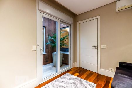 Casa à venda com 600m², 4 quartos e 4 vagas Casa à venda com 600m², 4 quartos e 4 vagasEscritório