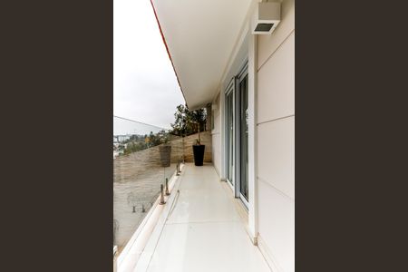 Casa à venda com 600m², 4 quartos e 4 vagas Casa à venda com 600m², 4 quartos e 4 vagasSacada Quartos