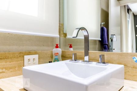 Casa à venda com 600m², 4 quartos e 4 vagas Casa à venda com 600m², 4 quartos e 4 vagasBanheiro da Suíte 2