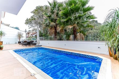 Casa à venda com 600m², 4 quartos e 4 vagas Casa à venda com 600m², 4 quartos e 4 vagasPiscina