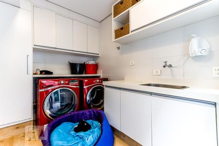 Casa à venda com 600m², 4 quartos e 4 vagas Casa à venda com 600m², 4 quartos e 4 vagasÁrea de Serviço