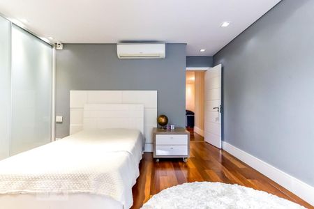 Casa à venda com 600m², 4 quartos e 4 vagas Casa à venda com 600m², 4 quartos e 4 vagasSuíte 2