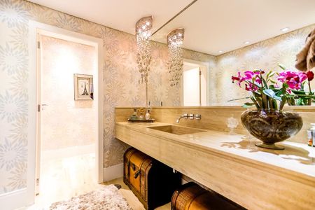 Casa à venda com 600m², 4 quartos e 4 vagas Casa à venda com 600m², 4 quartos e 4 vagasLavabo