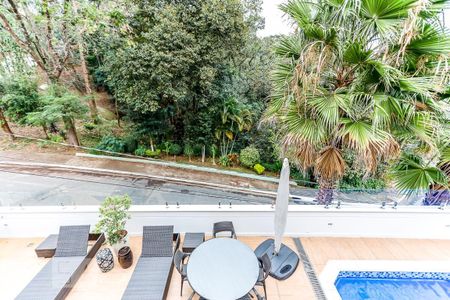 Casa à venda com 600m², 4 quartos e 4 vagas Casa à venda com 600m², 4 quartos e 4 vagasVista Quartos