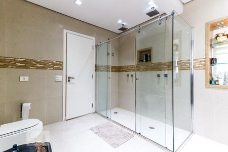 Casa à venda com 600m², 4 quartos e 4 vagas Casa à venda com 600m², 4 quartos e 4 vagasBanheiro da Suíte 1