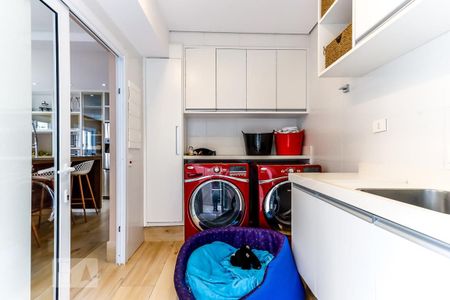 Casa à venda com 600m², 4 quartos e 4 vagas Casa à venda com 600m², 4 quartos e 4 vagasÁrea de Serviço