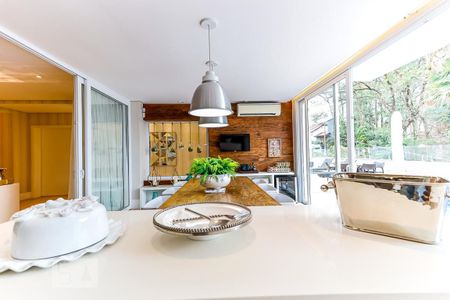 Casa à venda com 600m², 4 quartos e 4 vagas Casa à venda com 600m², 4 quartos e 4 vagasEspaço Gourmet