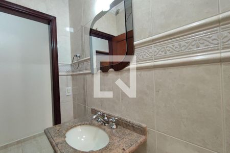 Casa à venda com 200m², 5 quartos e 5 vagasCasa fundo - Banheiro