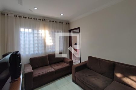 Casa à venda com 200m², 5 quartos e 5 vagasCasa fundo - Sala