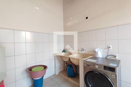 Casa à venda com 200m², 5 quartos e 5 vagasCasa fundo - Área de serviço