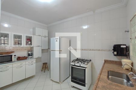 Casa à venda com 200m², 5 quartos e 5 vagasCasa fundo - Cozinha