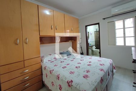 Casa à venda com 200m², 5 quartos e 5 vagasCasa fundo - Quarto Suíte