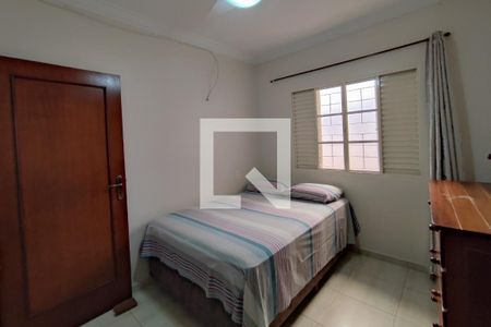 Casa à venda com 200m², 5 quartos e 5 vagasCasa fundo - Quarto 2