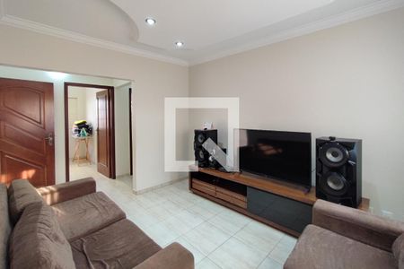 Casa à venda com 200m², 5 quartos e 5 vagasCasa fundo - Sala