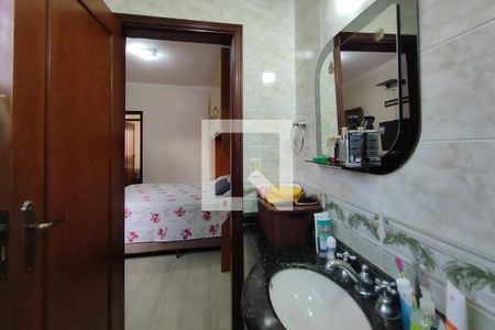 Casa à venda com 200m², 5 quartos e 5 vagasCasa fundo - Banheiro Suíte